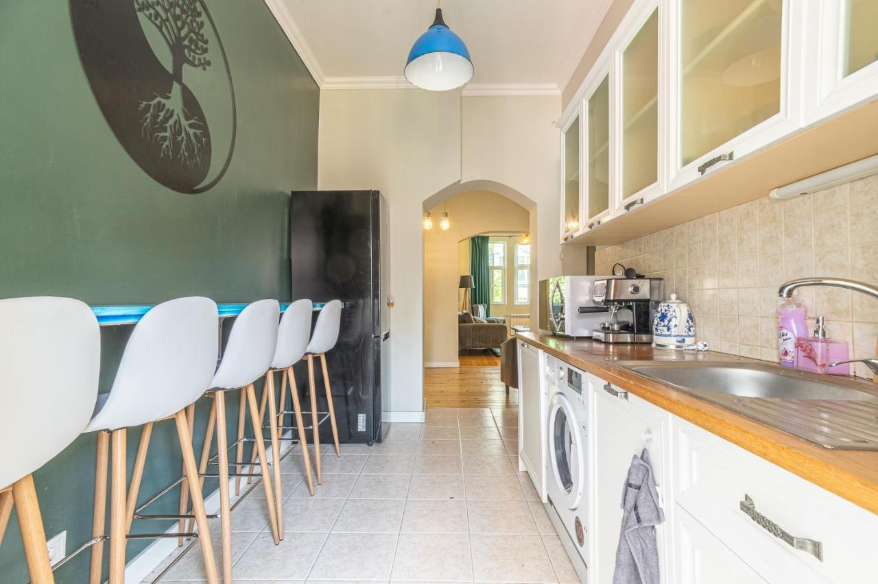 Ferienwohnung 5 Seconds Away From The Main Street, Free Secured Parking Sofia Exterior foto